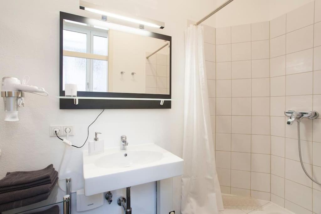 Exclusive 2-Room Souterrain Apartment Nürnberg Exterior foto